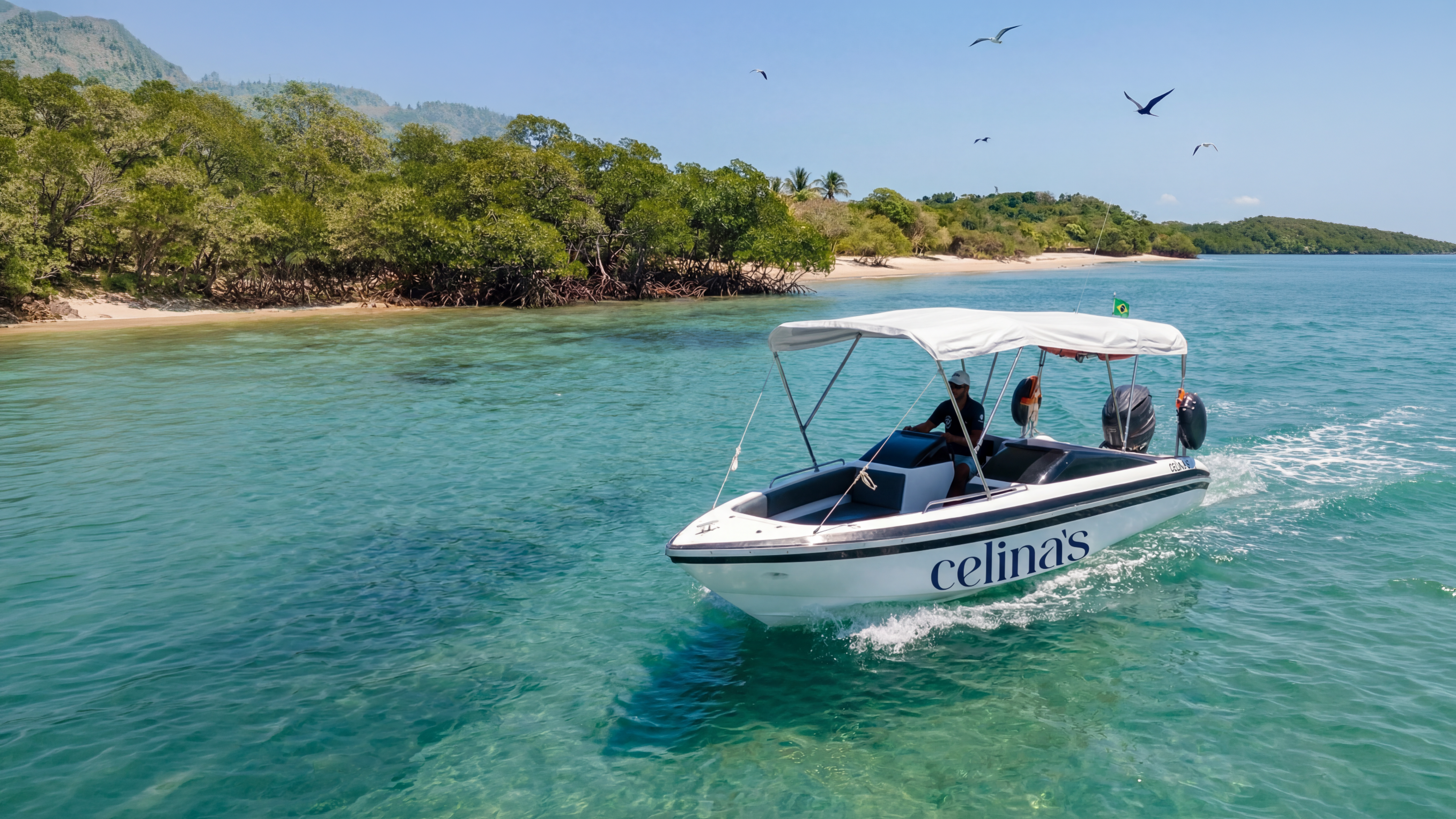 Lancha da Celina's navegando em Boipeba
